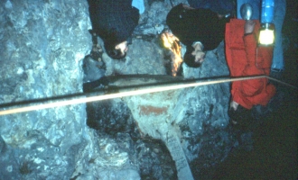 img048