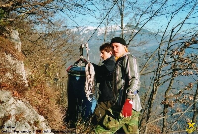 anche_per_trasportare_il_materiale_dal_centro_stella_alle_code_ci_si_serve_di_una_teleferica_1